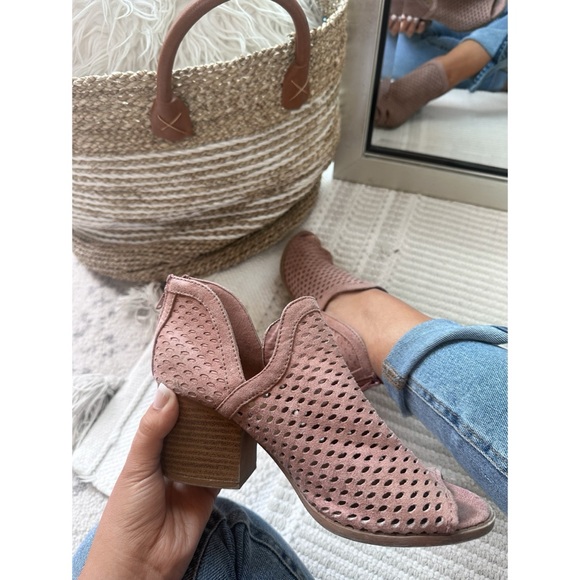 Qupid Shoes - Qupid Ankle Peep Toe Booties